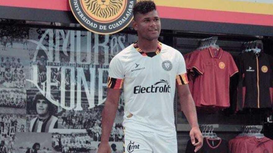 Jorlian Sánchez juega en Leones Negros.