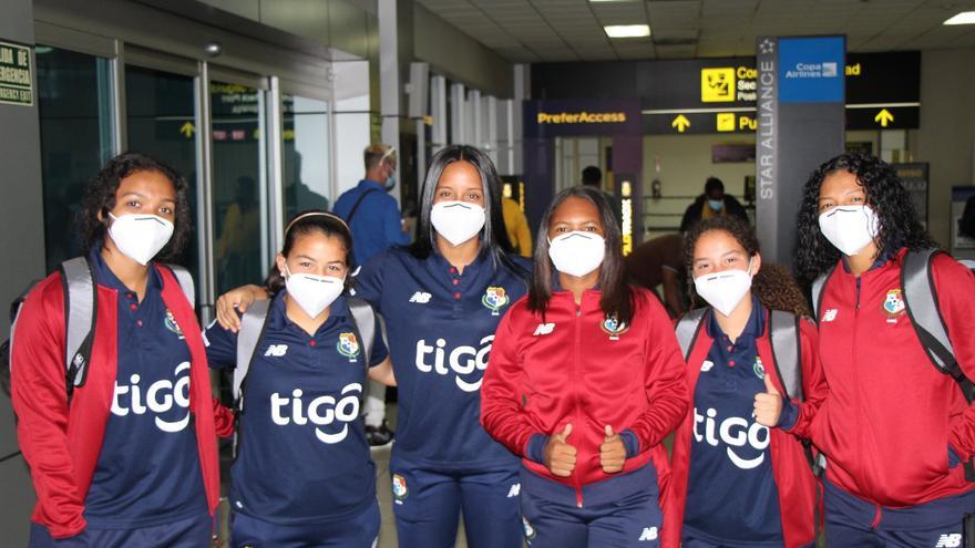 Jugadoras de la Selección Femenina Sub-17 de Panamá en el Aeropuerto Internacional de Tocumen