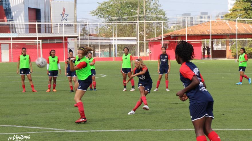 Jugadoras de la Selección Femenina Sub-17 de Panamá entrenó en el 'Cascarita' Tapia