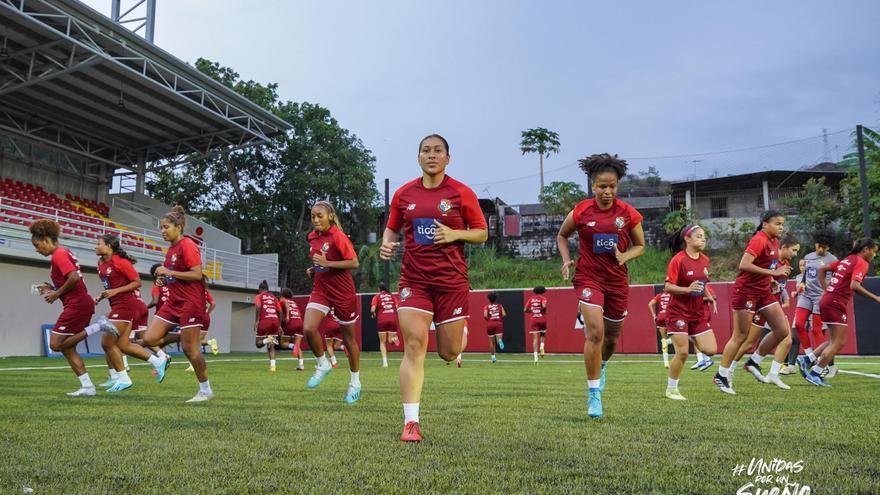 La Selección  Femenina de Panamá durante su entrenamiento en el Complejo Deportivo de Los Andes
