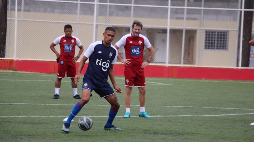 El cuerpo técnico de la selección de Panamá, trabaja con jugadores Sub-23